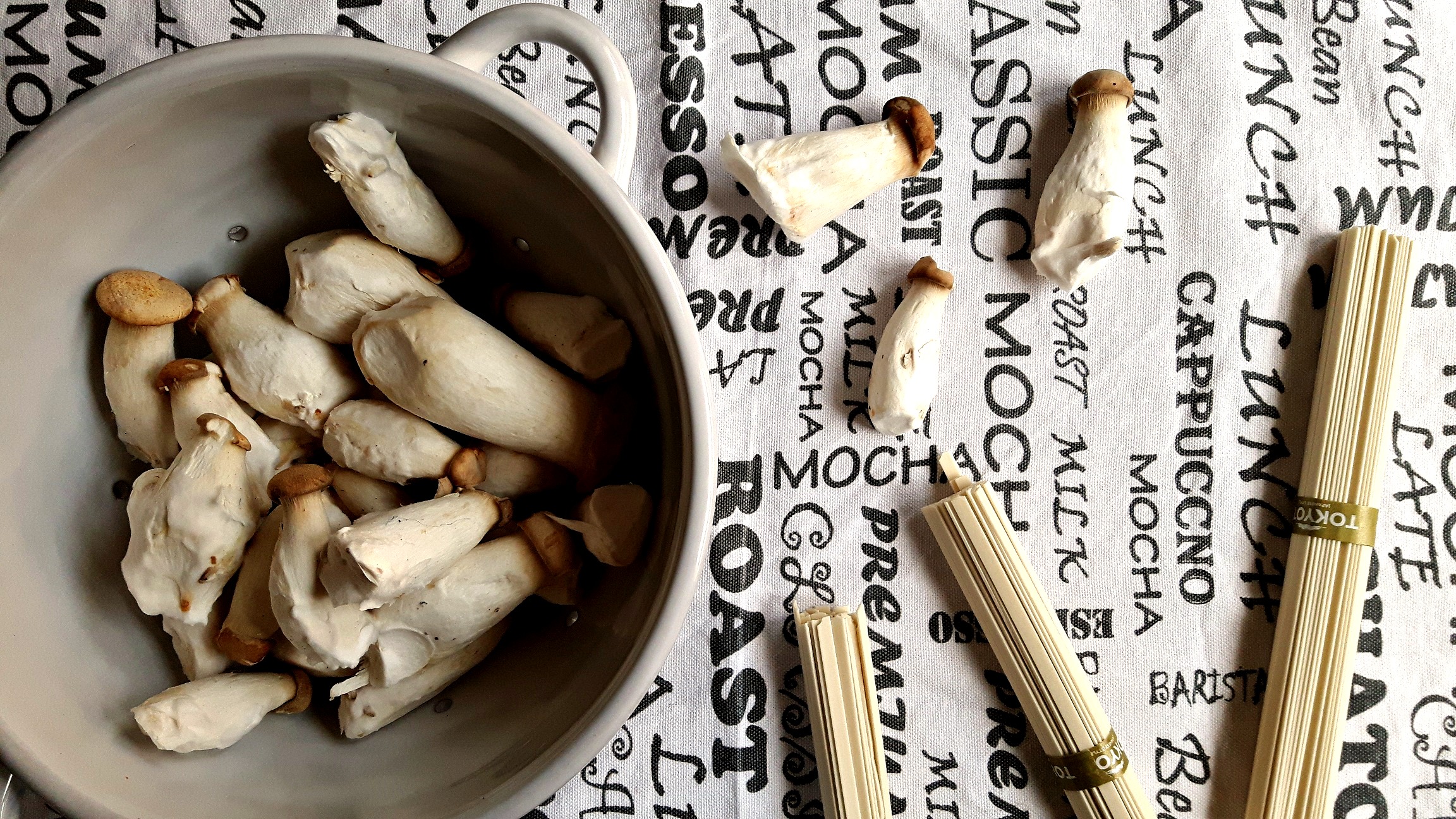 Fettucine cu ciuperci ”Oyster King”, smântână, tarhon și parmezan